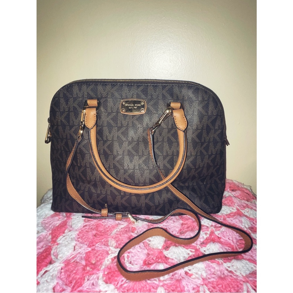 Michael Kors dark brown handbag with clip-able strap 🤎✨
